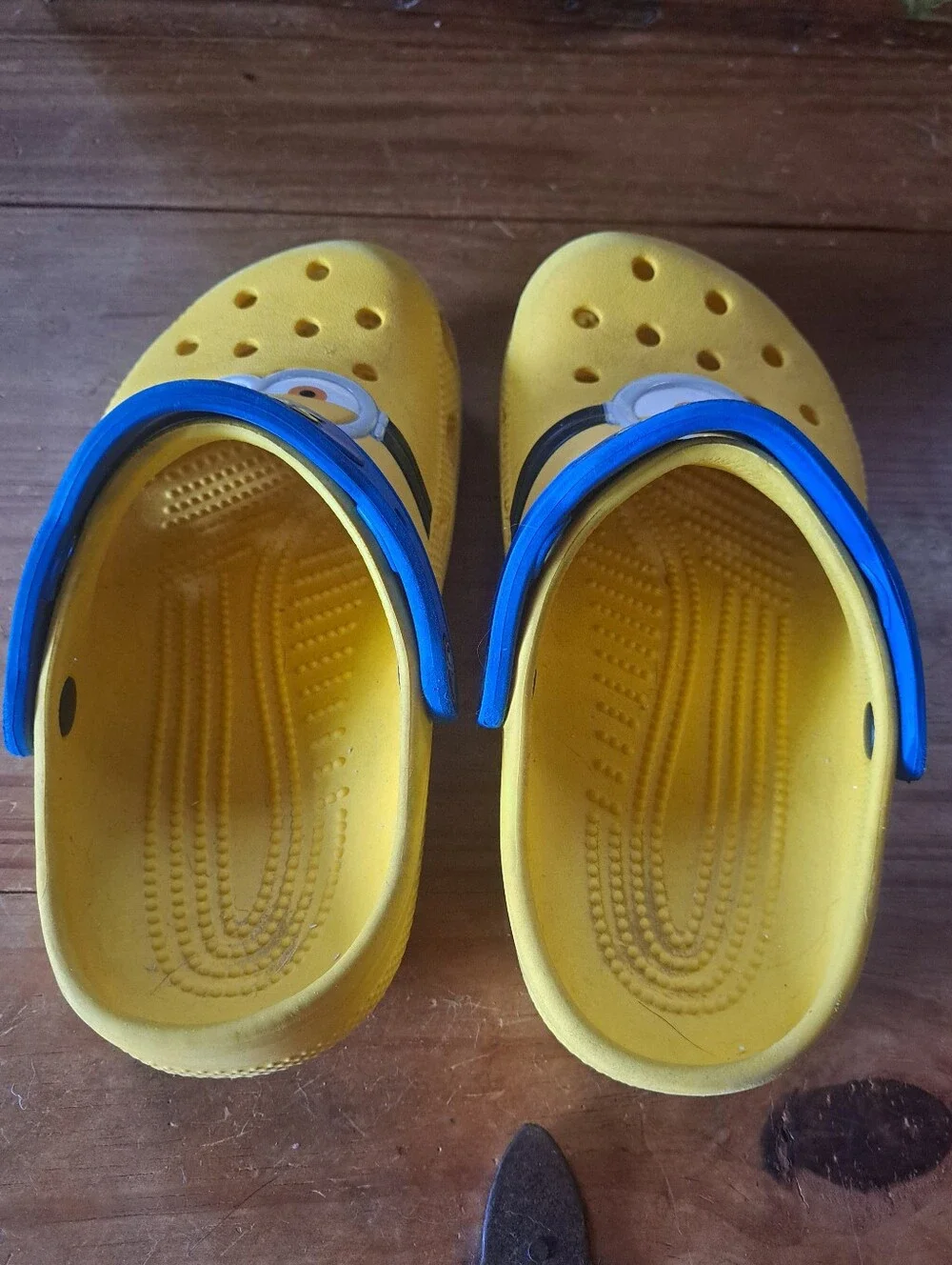 Crocs Despicable Me Clogs Kids Size 1, Fun Lab I Am Minions Stuart & Kevin 20746